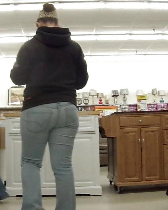 8P Public teen and milf ass spy