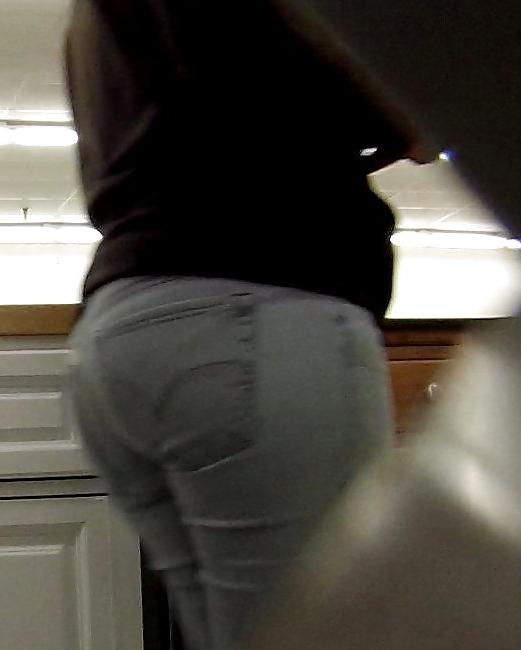 8P Public teen and milf ass spy