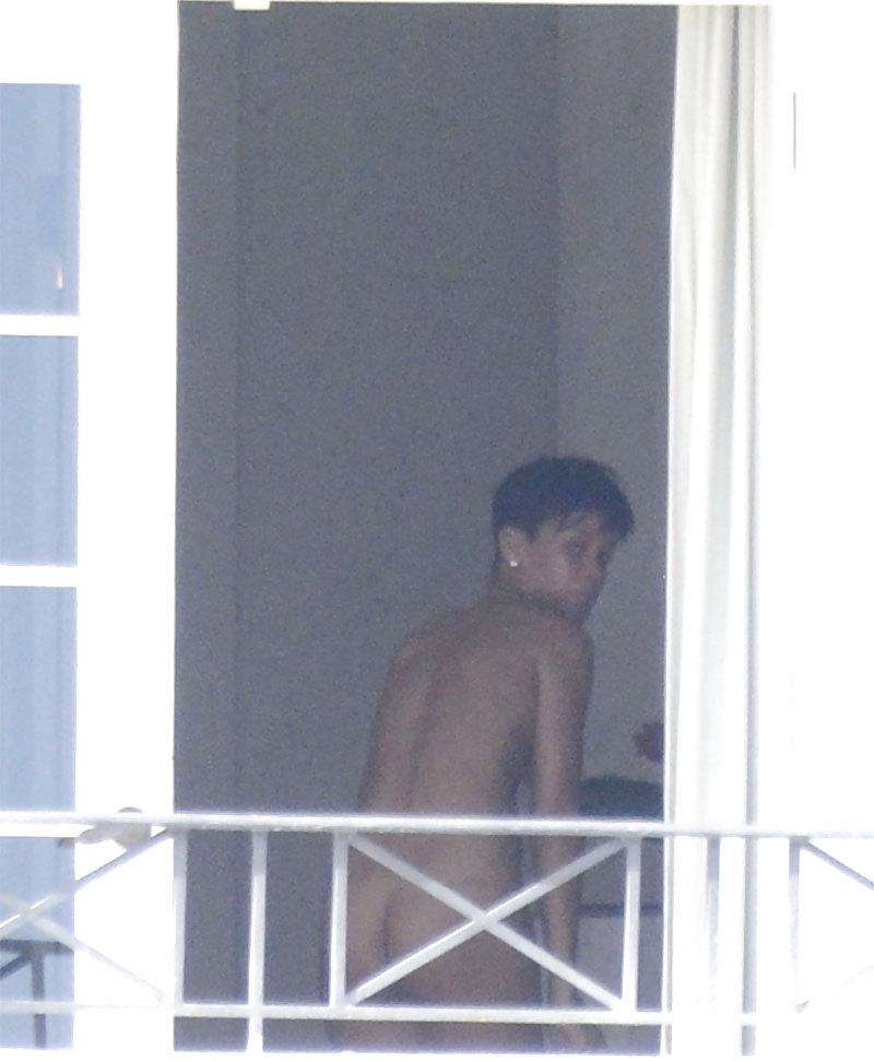 25P Celebs oops 46