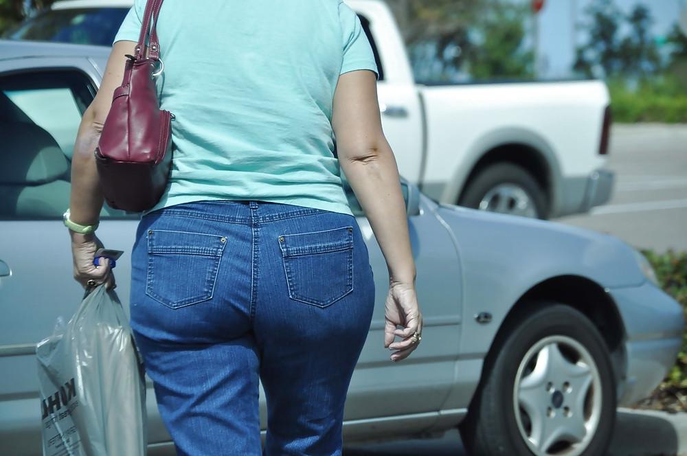9P Plump Granny Fanny