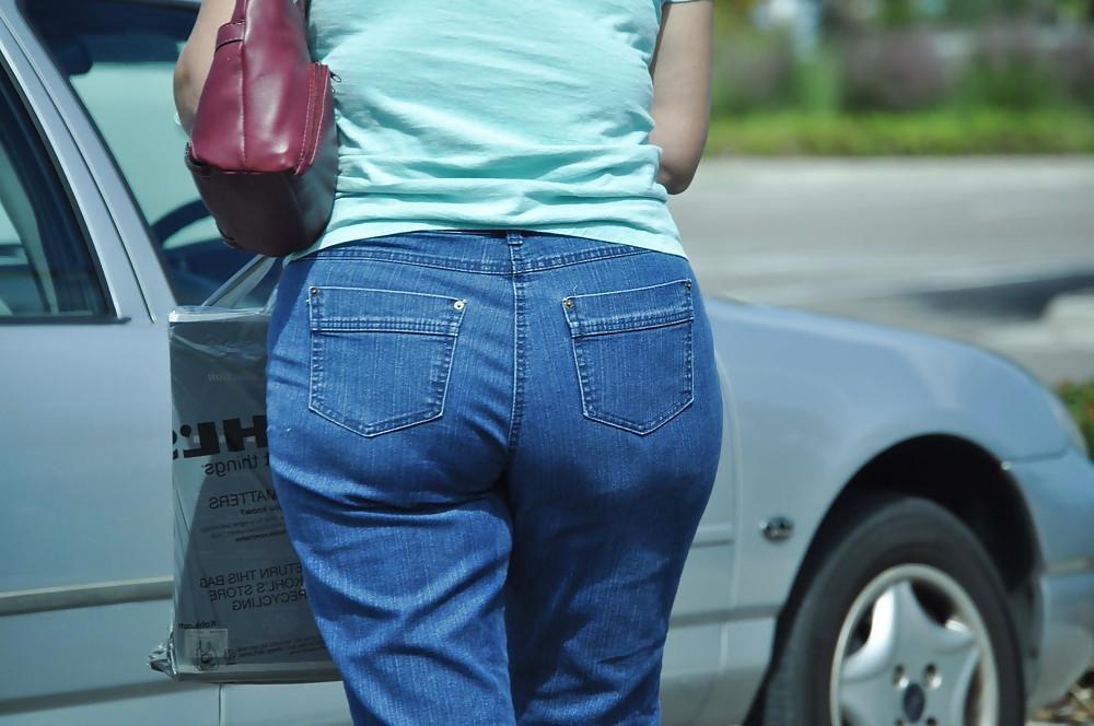 9P Plump Granny Fanny