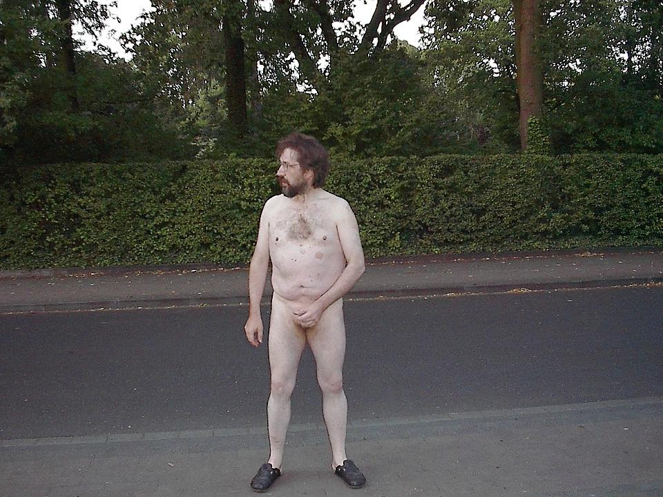 4P Nude on street 5