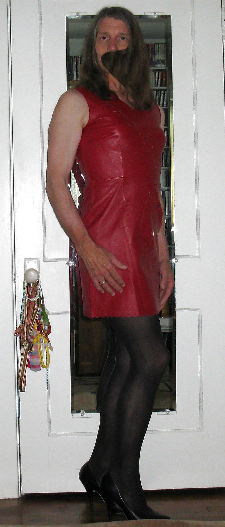 9P Crossdressing: Red Leather