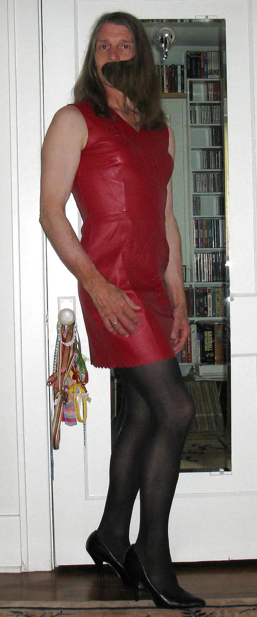 9P Crossdressing: Red Leather