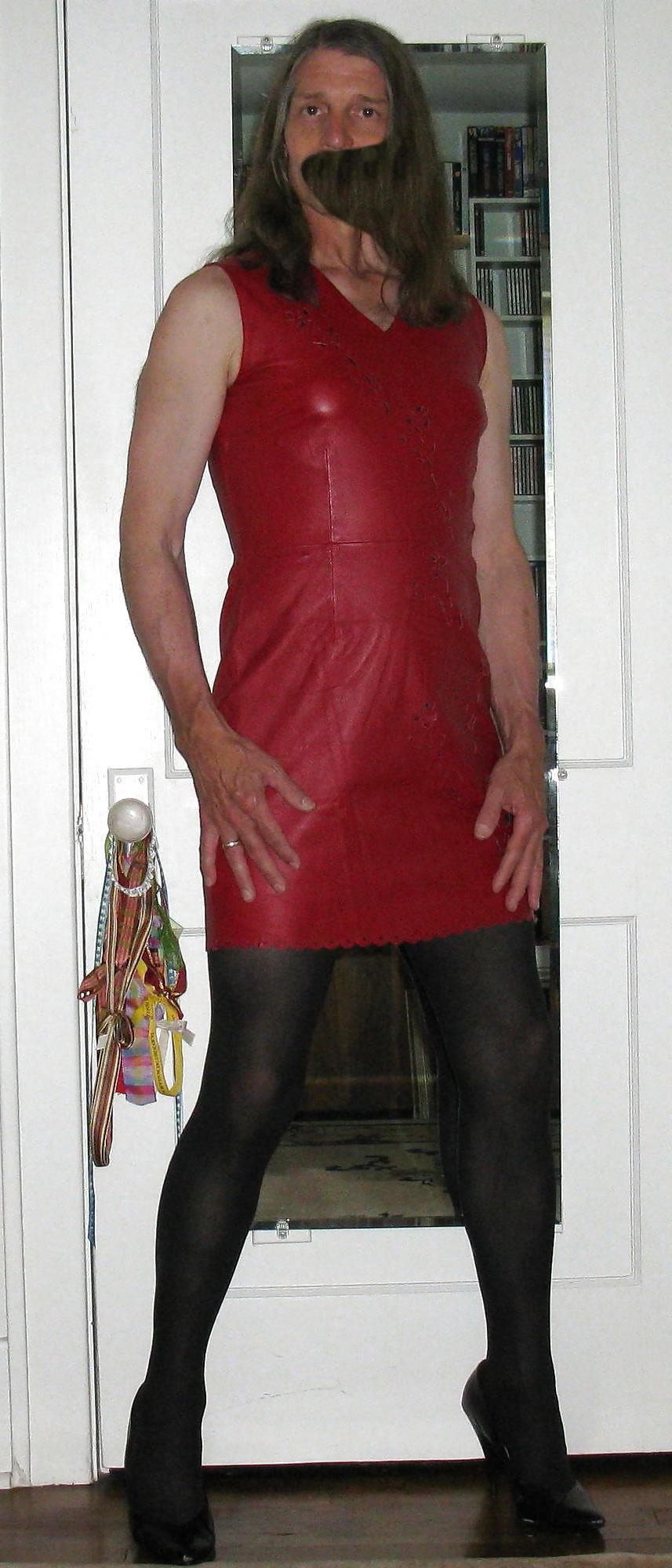 9P Crossdressing: Red Leather