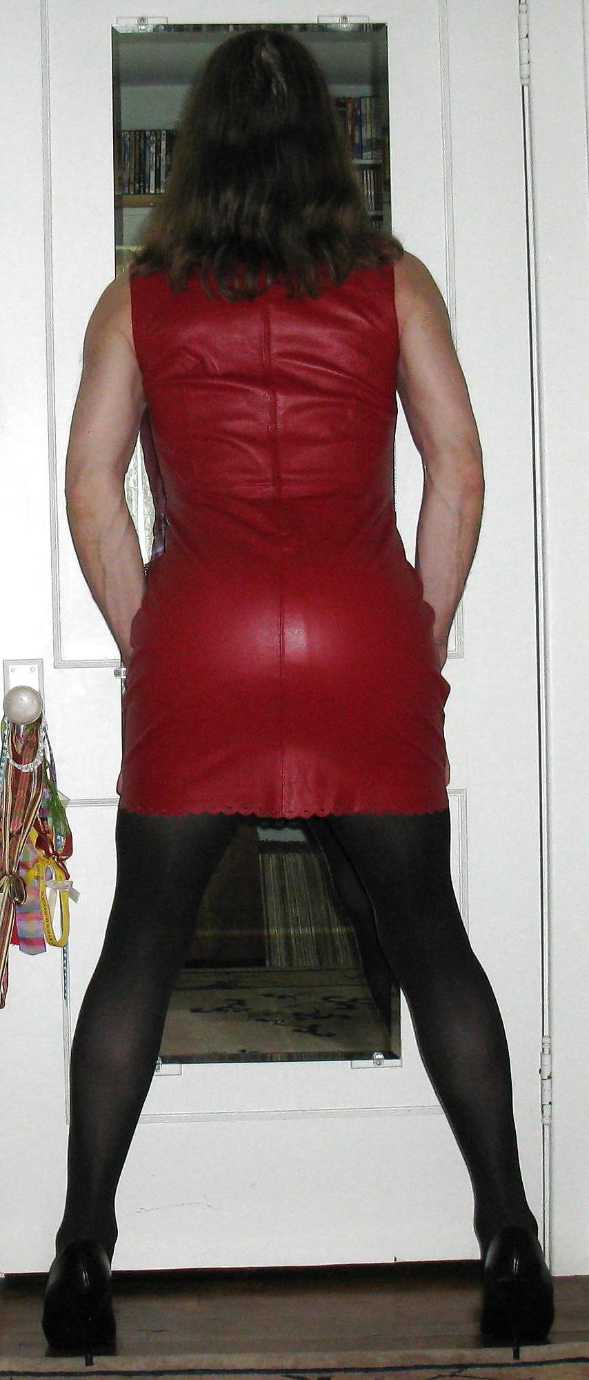 9P Crossdressing: Red Leather