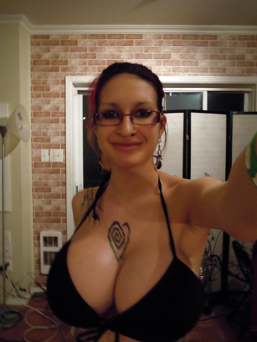 25P Ariane: Fake Tit Stripper 