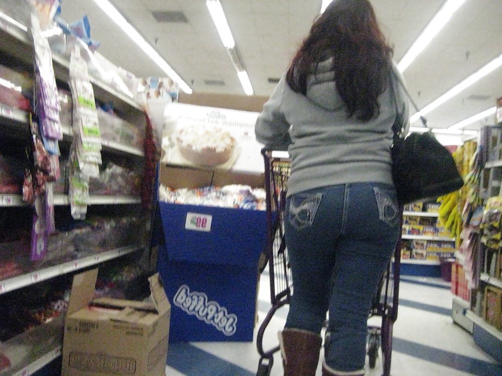 10P CANDID BOOTY VOYEUR