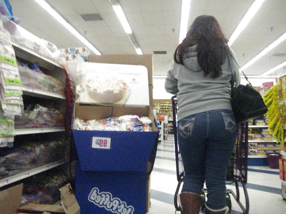 10P CANDID BOOTY VOYEUR