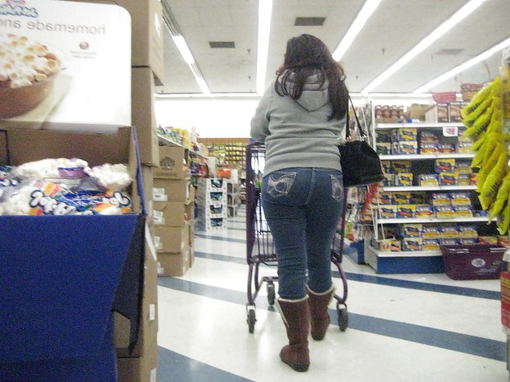 10P CANDID BOOTY VOYEUR