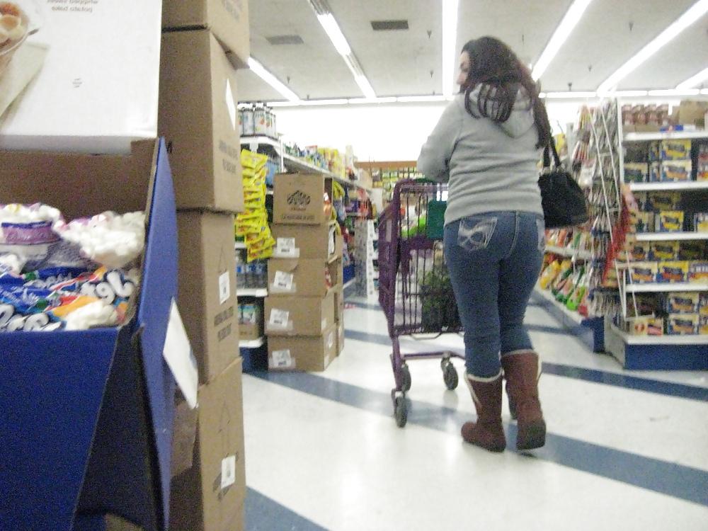 10P CANDID BOOTY VOYEUR