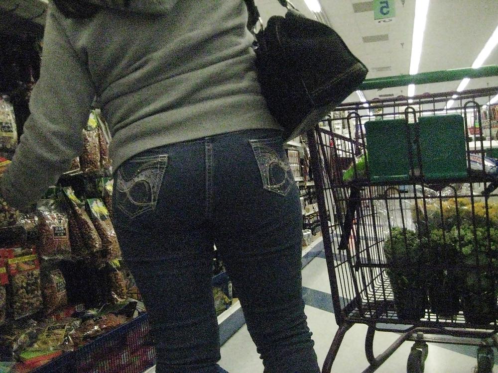 10P CANDID BOOTY VOYEUR