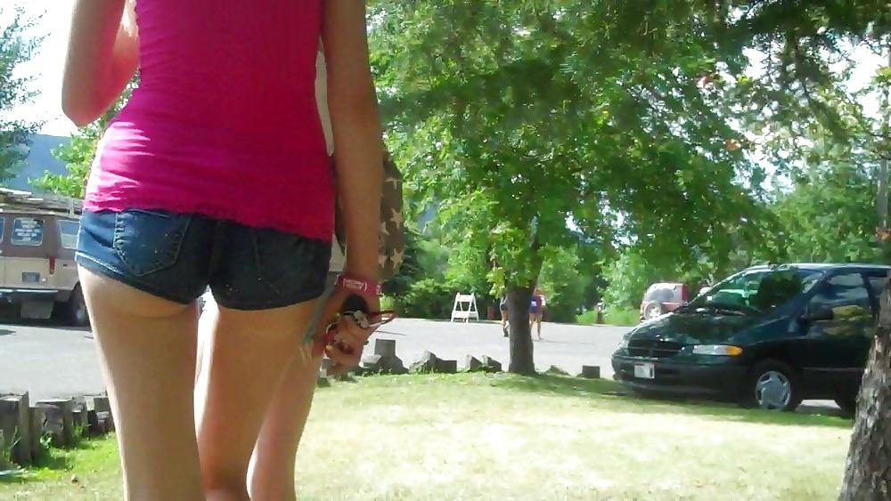 25P Candid Teen Ass Up Close
