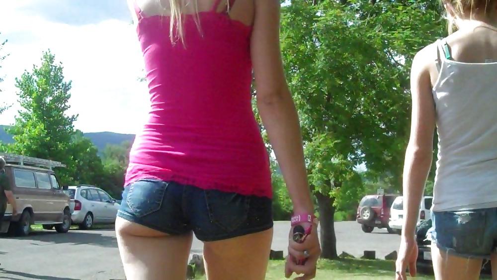 25P Candid Teen Ass Up Close