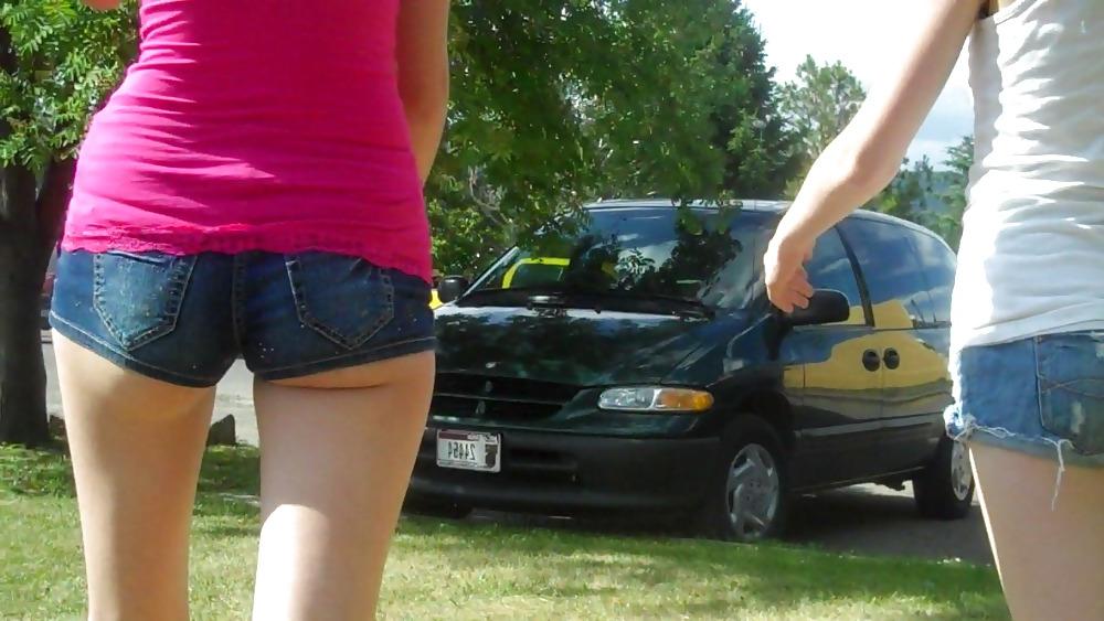 25P Candid Teen Ass Up Close