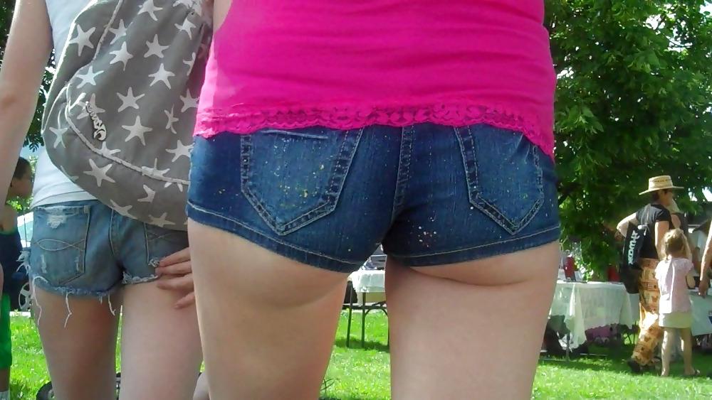 25P Candid Teen Ass Up Close
