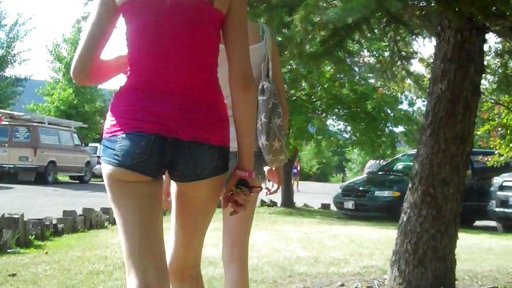 25P Candid Teen Ass Up Close