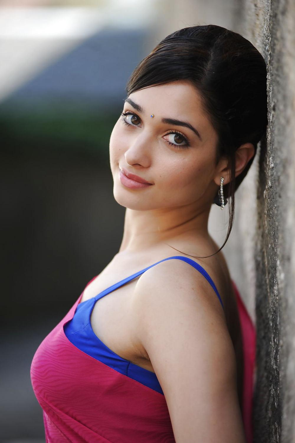 25P SEXY ACTRESS