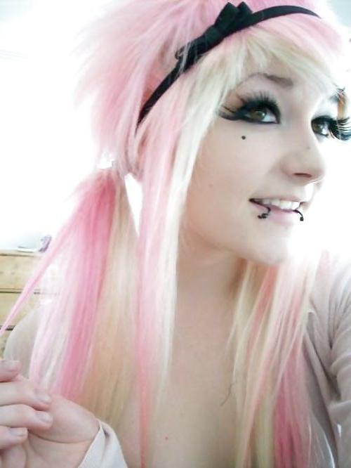 8P Emo Chicks