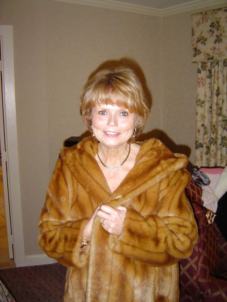 25P Sexy older cum-loving GILF