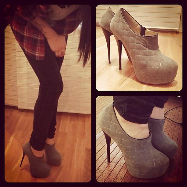 17P Babes in heels
