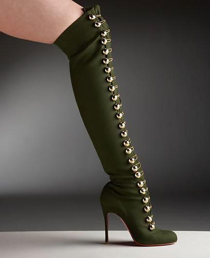 17P Babes in heels