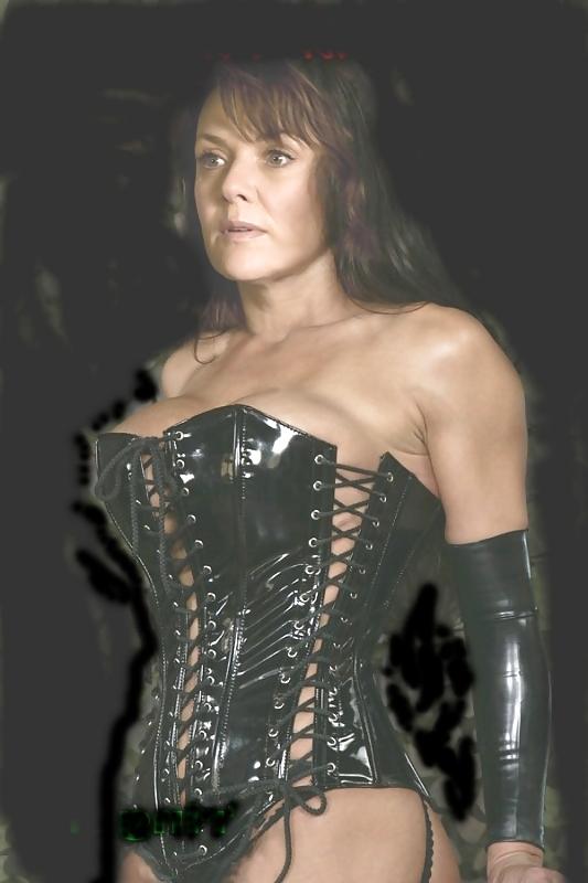 11P Amanda Tapping Fake