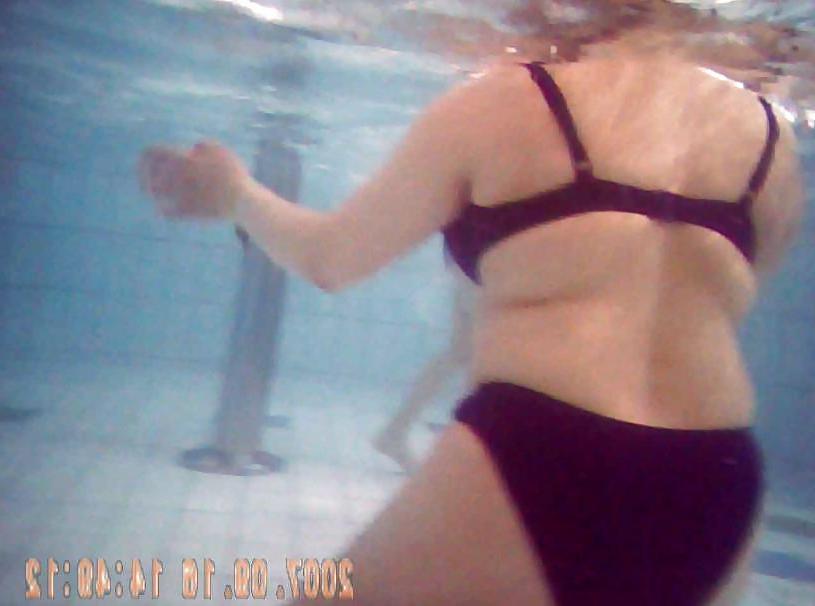 15P ARABISCHE REIFE GROßE BRÜSTE SCHWIMMEN