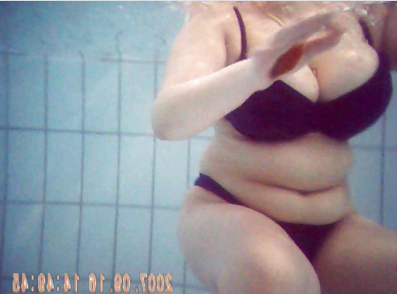 15P ARABISCHE REIFE GROßE BRÜSTE SCHWIMMEN