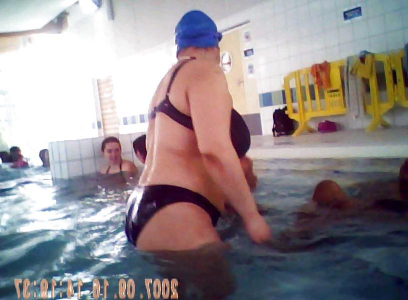 15P ARABISCHE REIFE GROßE BRÜSTE SCHWIMMEN