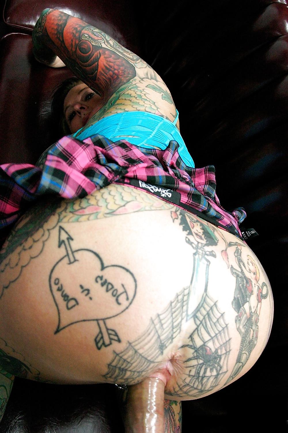15P Sexy Tatooed and Pierced Babe
