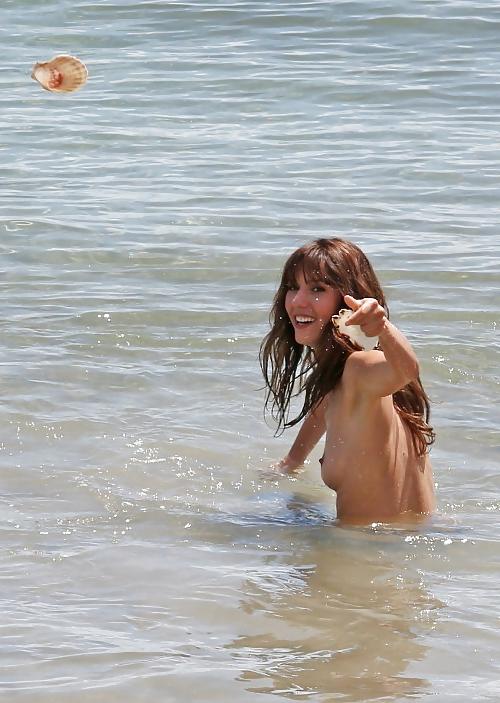 25P Nude celebrities