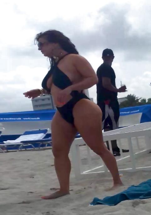 25P Thick ARAB Latina babe with NICE BIG BOOTY! Voyeur CANDIDs
