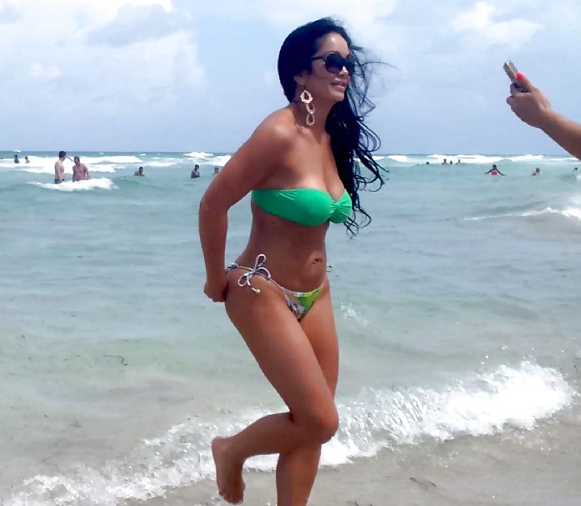 25P Thick ARAB Latina babe with NICE BIG BOOTY! Voyeur CANDIDs