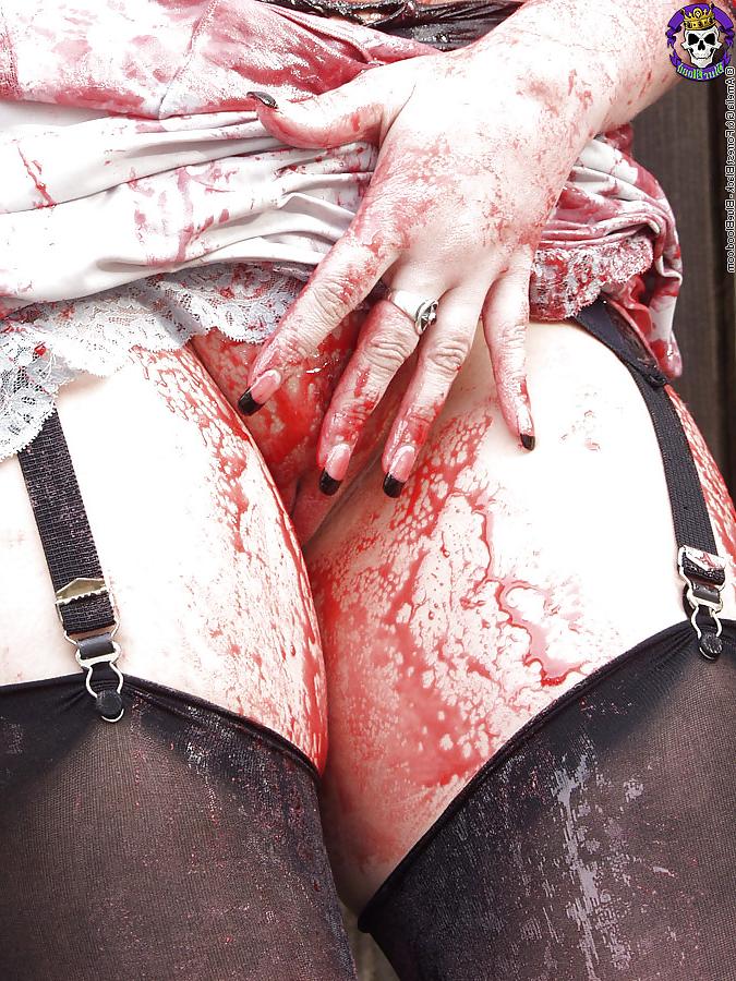 25P Sexy Vampires - Suck On These Sluts!