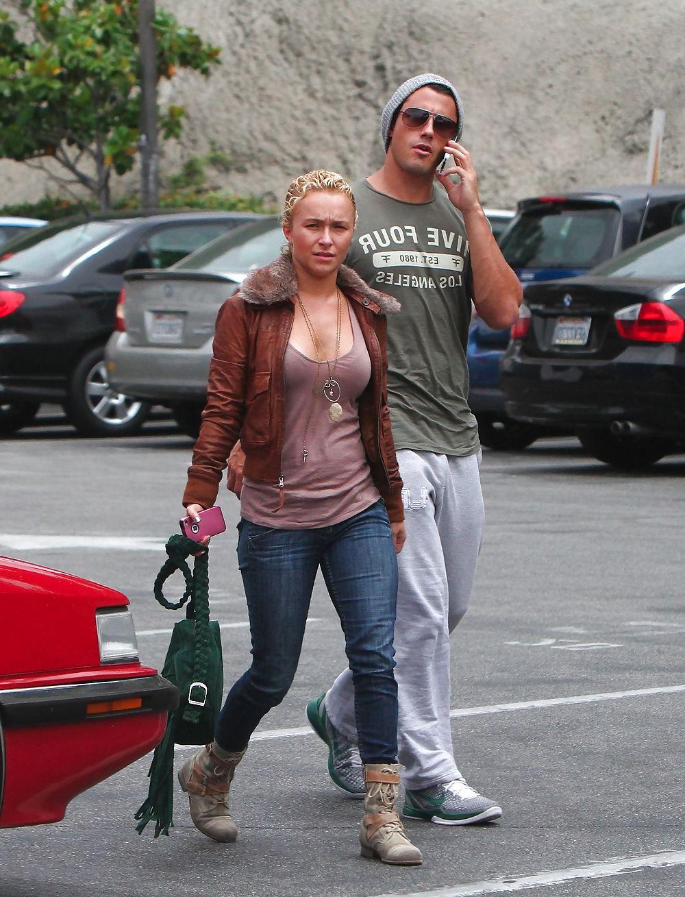 25P Hayden Panettiere mega collection 5