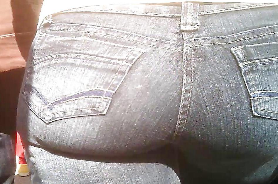 13P Araber mit großem Hintern in Jeans