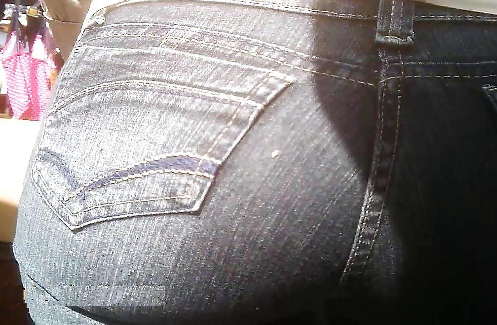13P Araber mit großem Hintern in Jeans