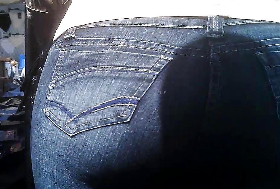 13P Araber mit großem Hintern in Jeans