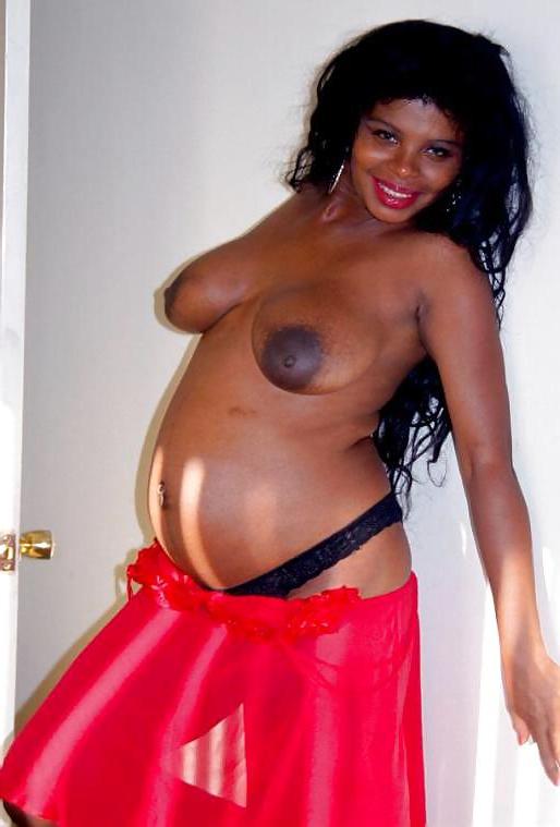 9P Dark pregger posing her plump body