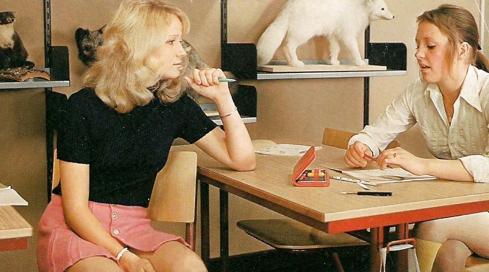 25P Erotic Retro Lesbians