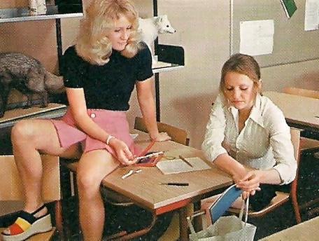25P Erotic Retro Lesbians