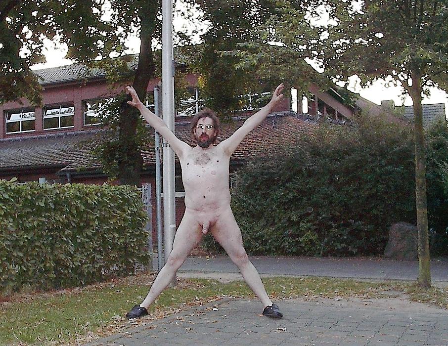 4P Nude on street 6