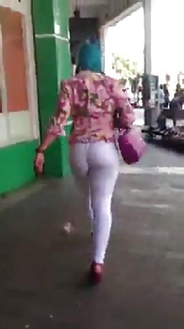 16P Big Arab booty 