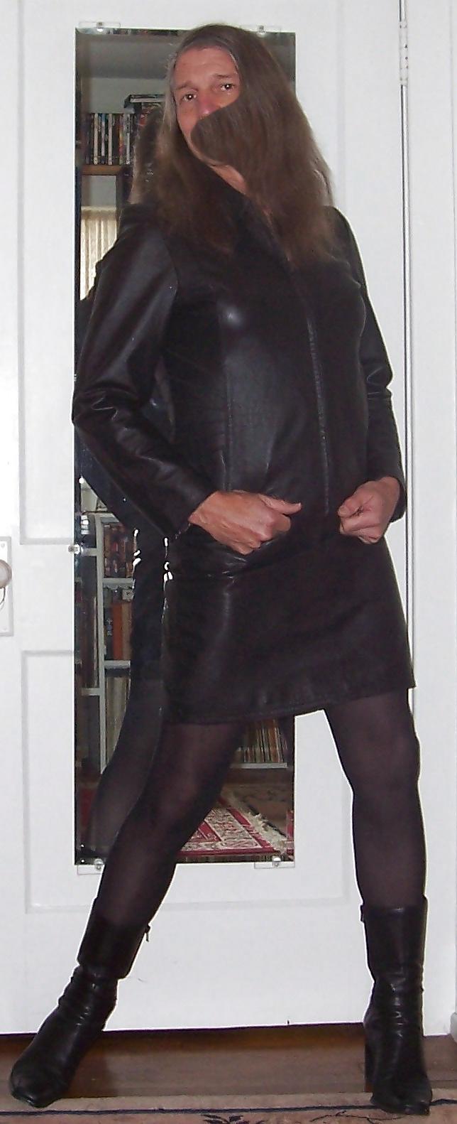 24P Crossdressing: New Leather