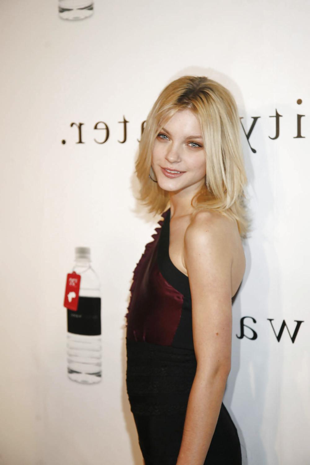 25P My Favorite Celebrities to wank to