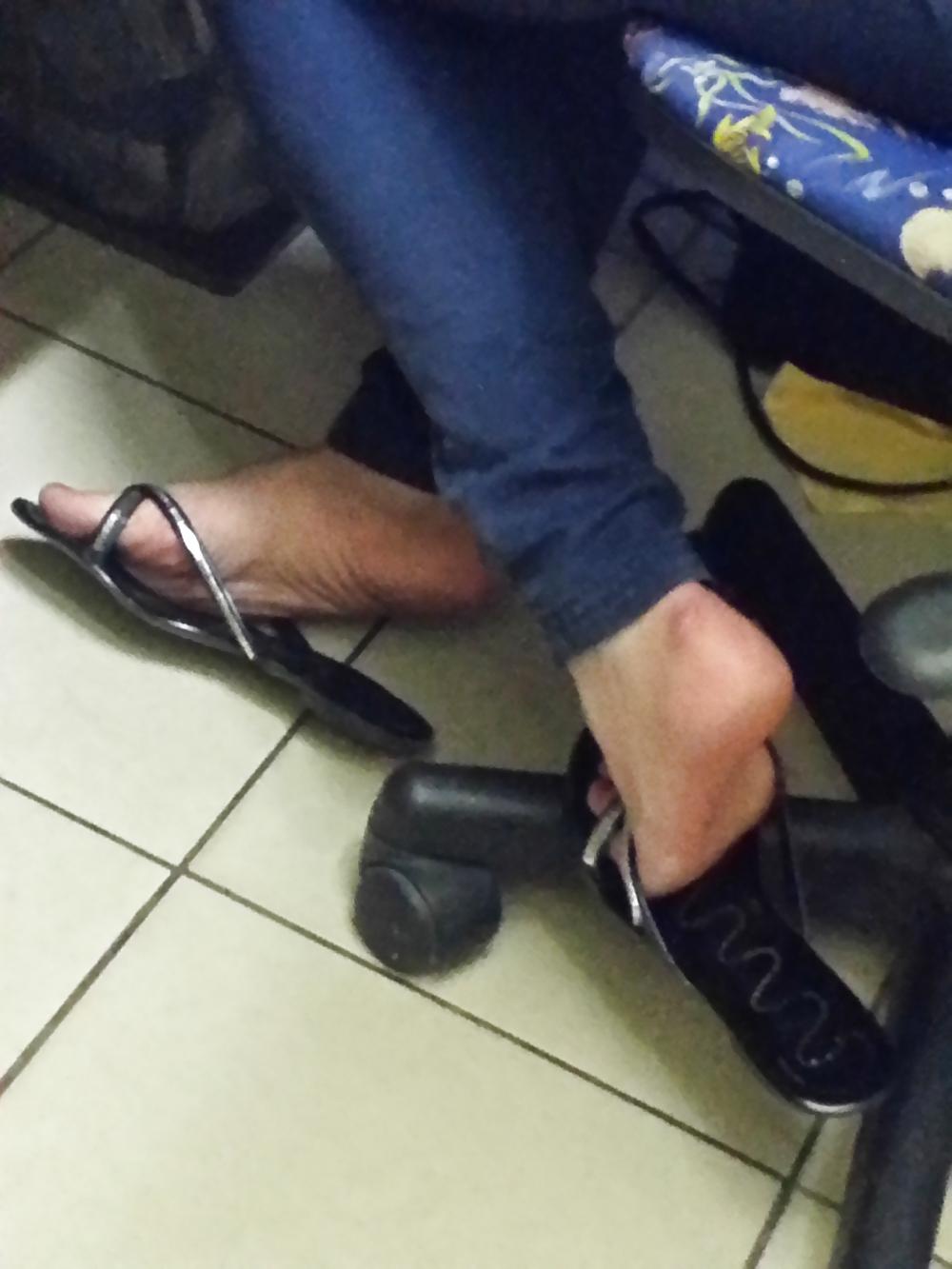 9P Feet spy cam