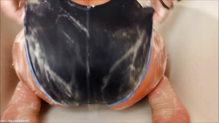 25P BIG ASS SWIMSUIT CUM ON BOOTY LYCRA SHOWER CULO GRANDE