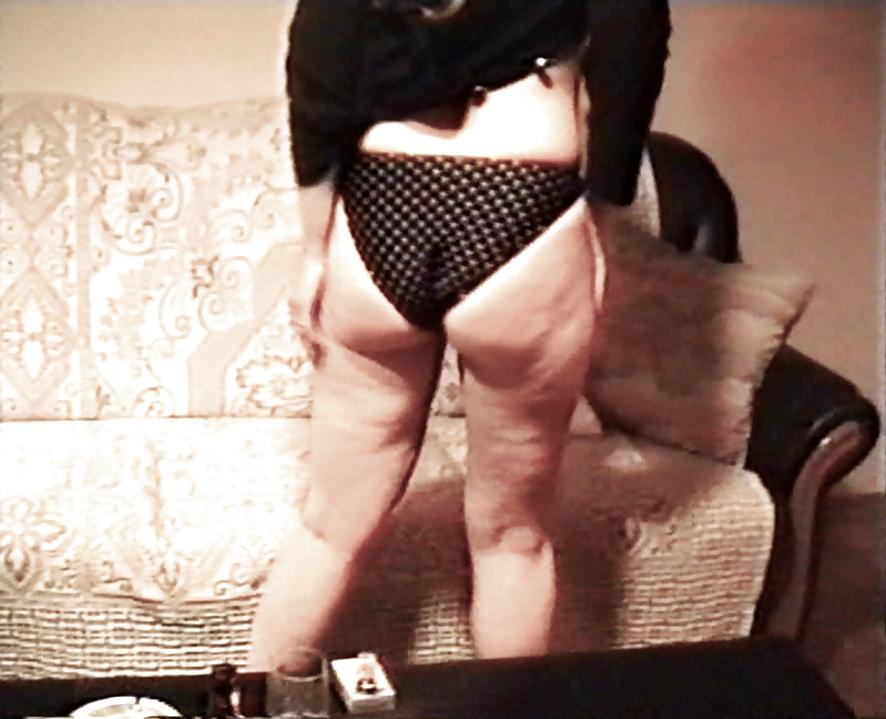 10P SAG - Babe's Big Voluptuous Boobs Black-White-Dot Bikini 01