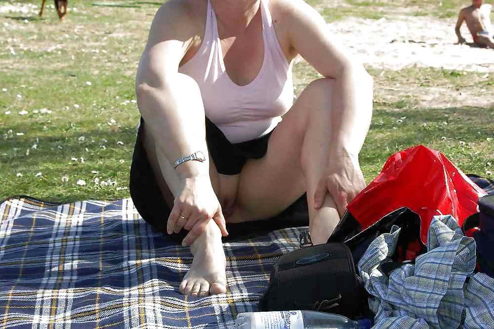 22P Outdoor pussy spy 3
